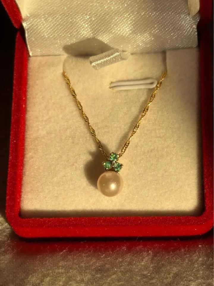 14k solid gold Dainty Pearl and Emerald - Pendant and Necklace image indicator(3)