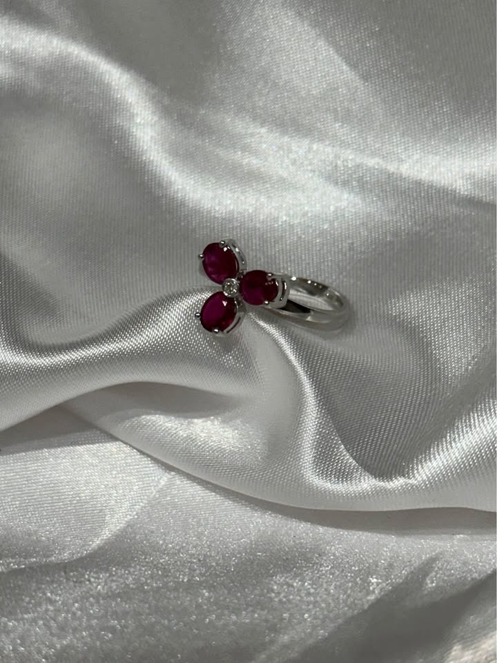 18k gold Ruby Flower Birthstone Ring - Size 6 1/4 - photo 2