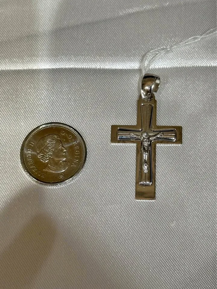 18k solid Gold Cross Pendant thumbnail