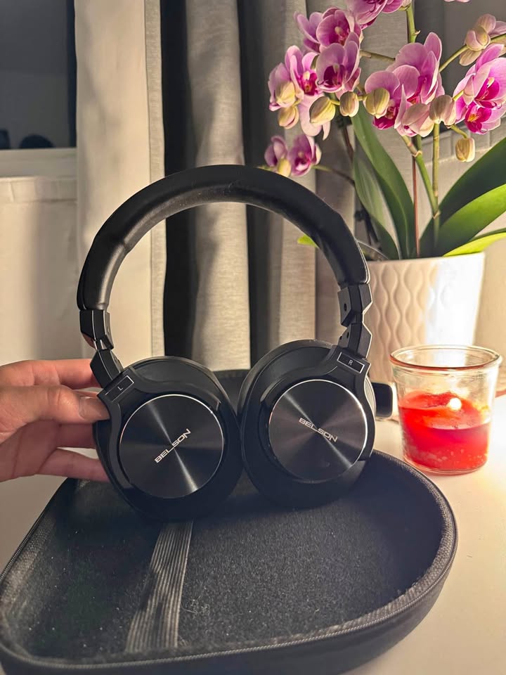 Headphones bolson