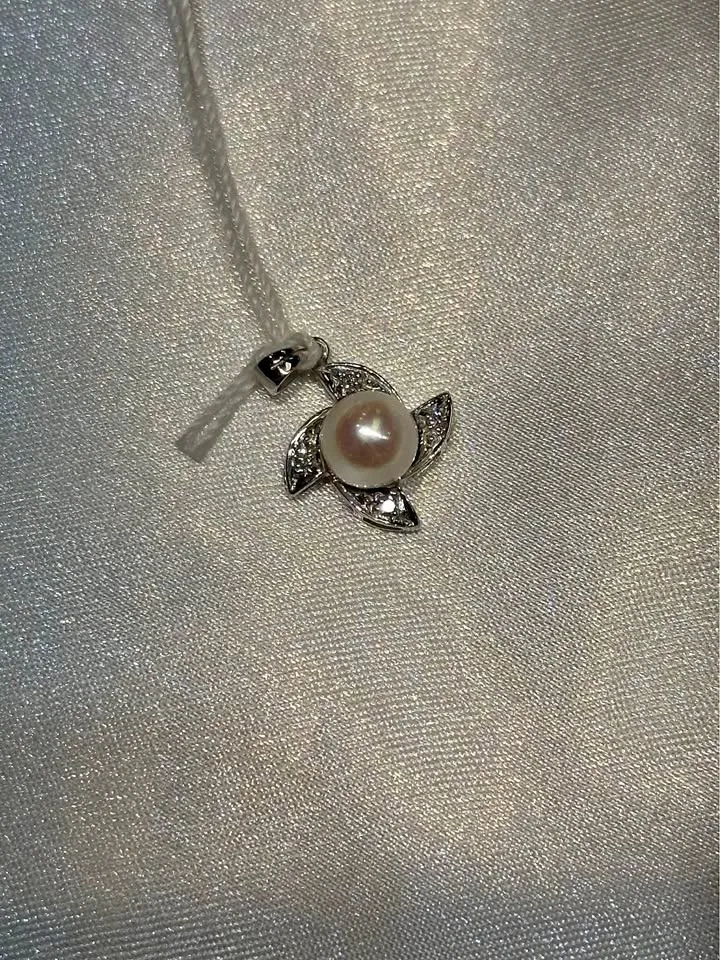 18k gold Japanese Pearl Flower Diamond Pendant thumbnail