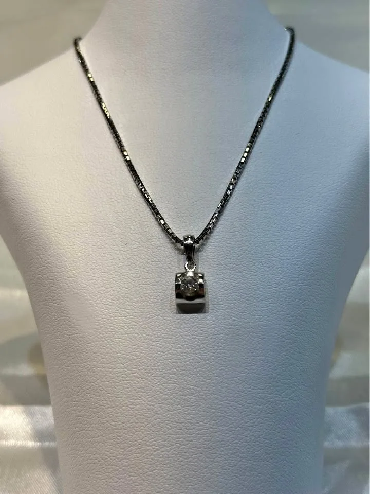 18k Diamond Pendant thumbnail