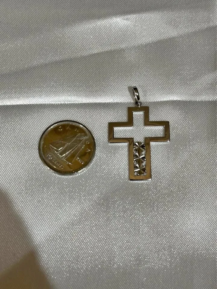 18k solid gold Cross Pendant thumbnail