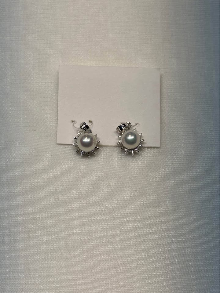 18k White Gold Pearl and Diamond Sun Pendant - photo 2