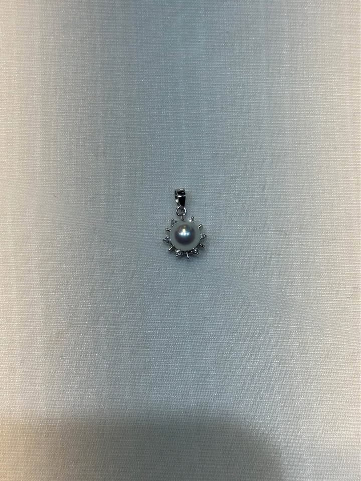 18k White Gold Pearl and Diamond Sun Pendant - photo 3