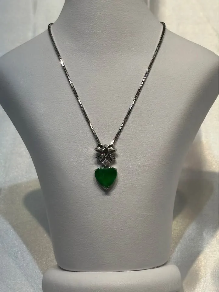 18k gold Jade and Diamond Bow Pendant image indicator(4)