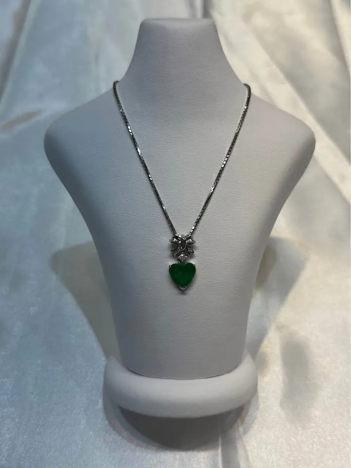 18k gold Jade and Diamond Bow Pendant image indicator(5)