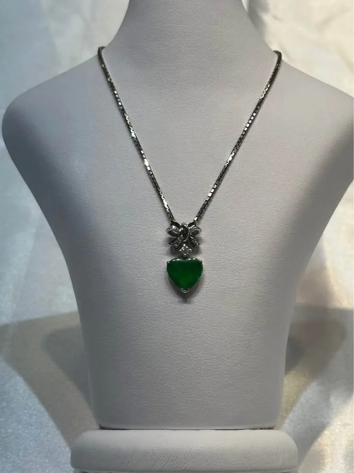 18k gold Jade and Diamond Bow Pendant image indicator(6)