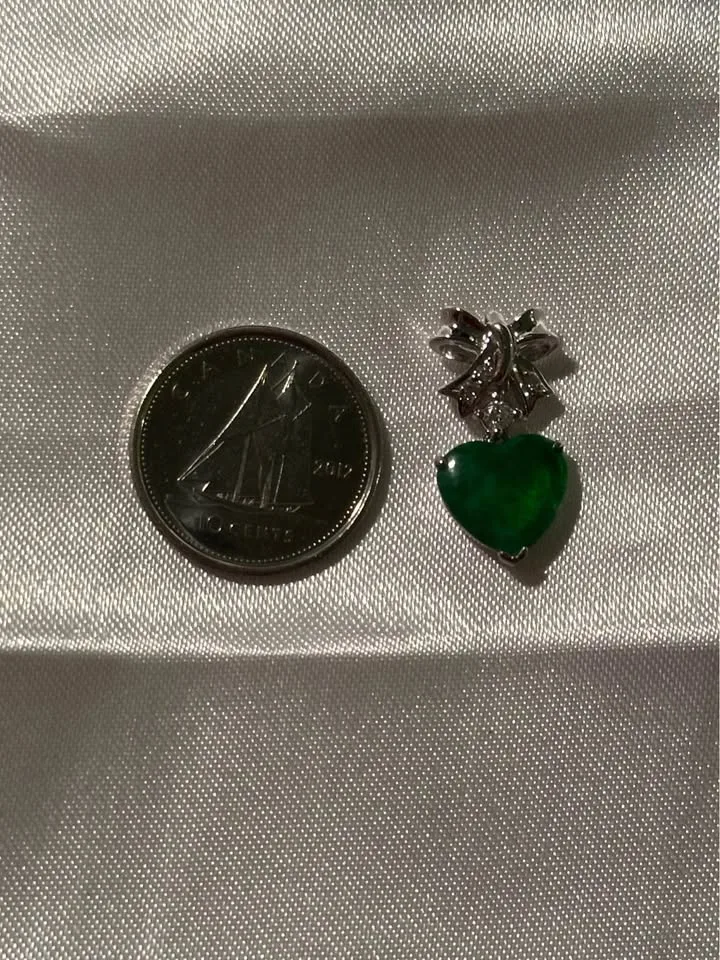 18k gold Jade and Diamond Bow Pendant image indicator(7)