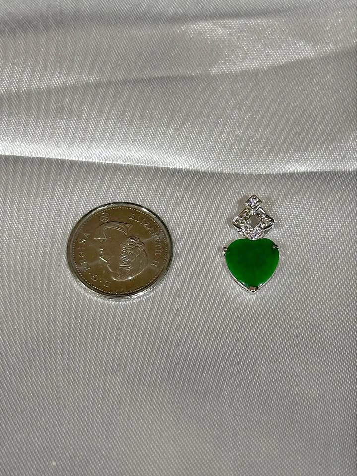 18k white gold Jade Heart Pendant