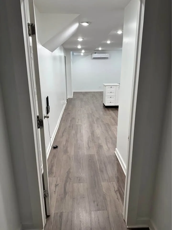 Legal basement apartment 2 beds