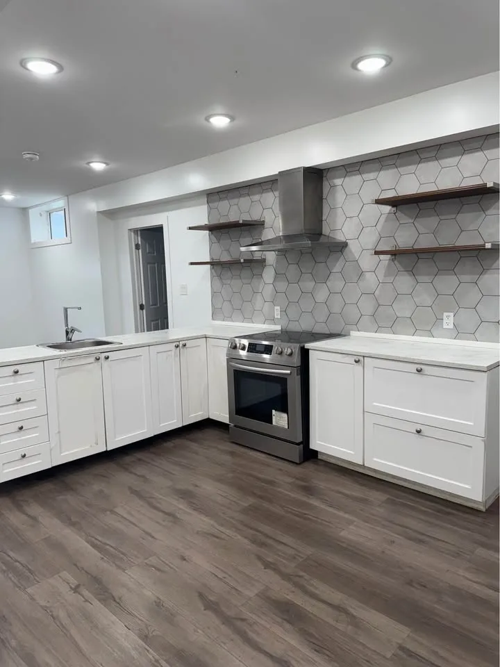 Legal basement apartment 2 beds image indicator(2)