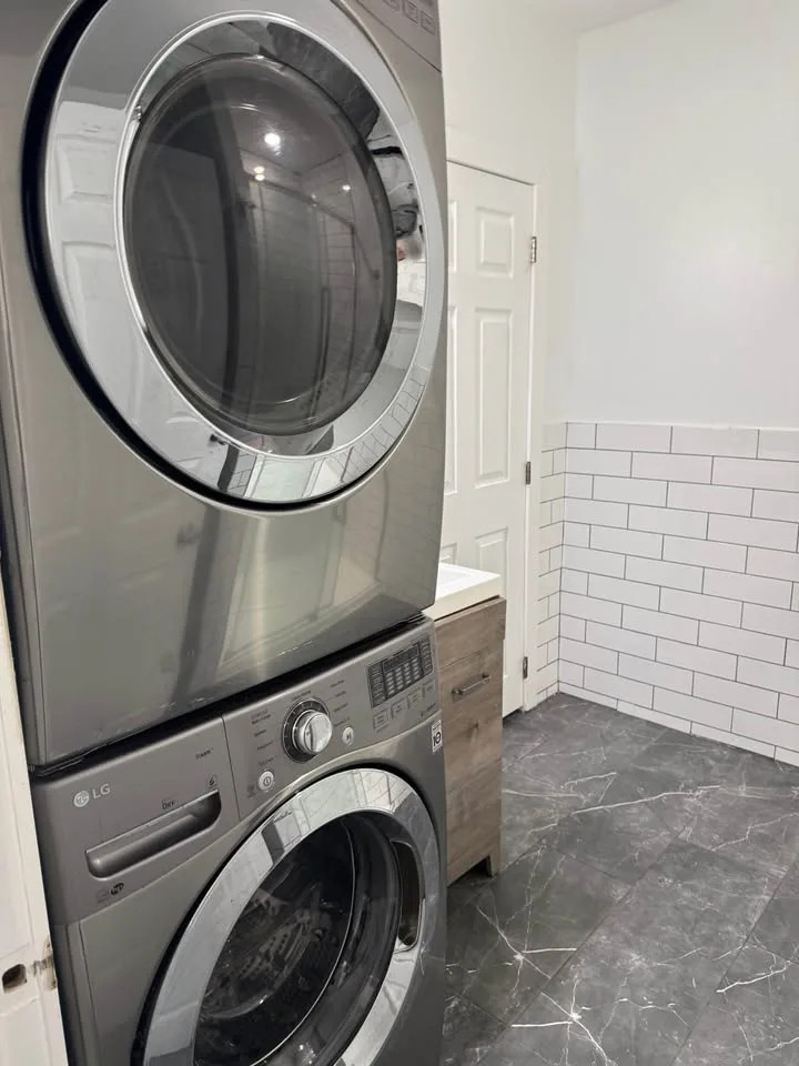 Legal basement apartment 2 beds image indicator(4)