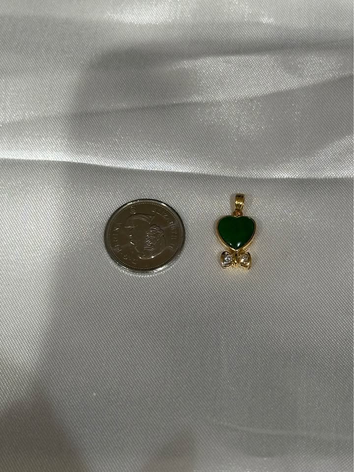 18k Jade Heart Diamond Bow Pendant - photo 2