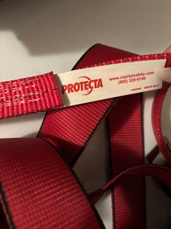 Safety body harness and 6 ft lanyard image indicator(3)