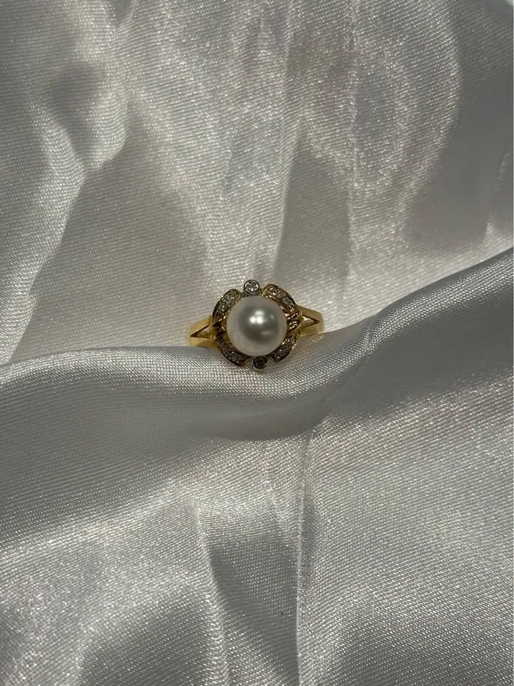 18k Solid Gold Pearl & Diamond Ring - Size 6 1/2 image indicator(2)