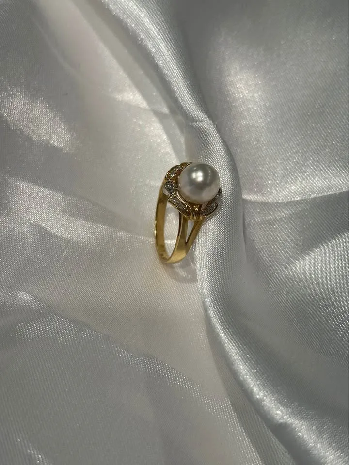 18k Solid Gold Pearl & Diamond Ring - Size 6 1/2 image indicator(3)