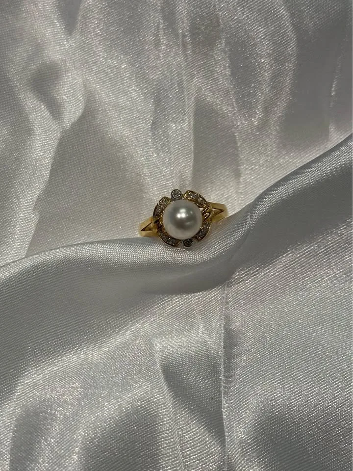 18k Solid Gold Pearl & Diamond Ring - Size 6 1/2 image indicator(4)