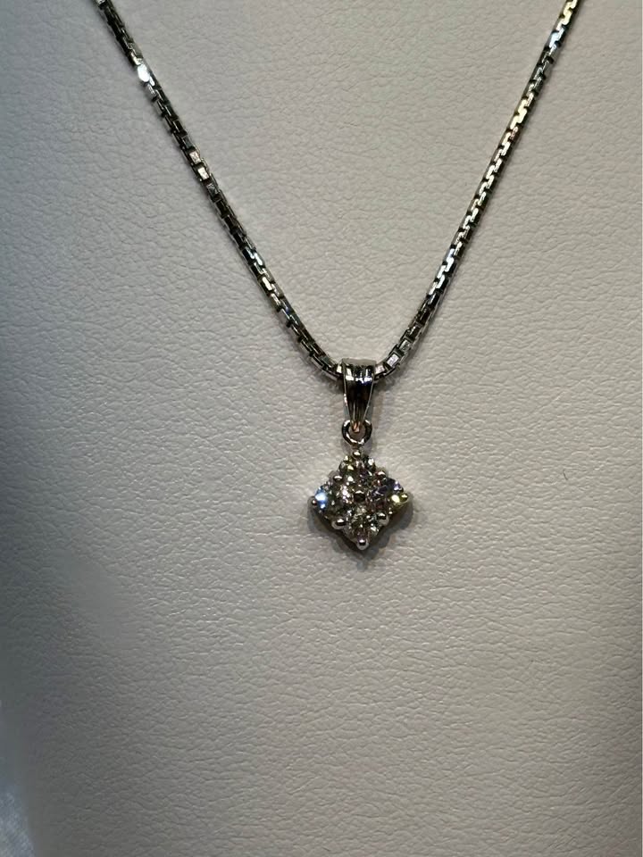 18k Four Natural Diamond Pendant - photo 2