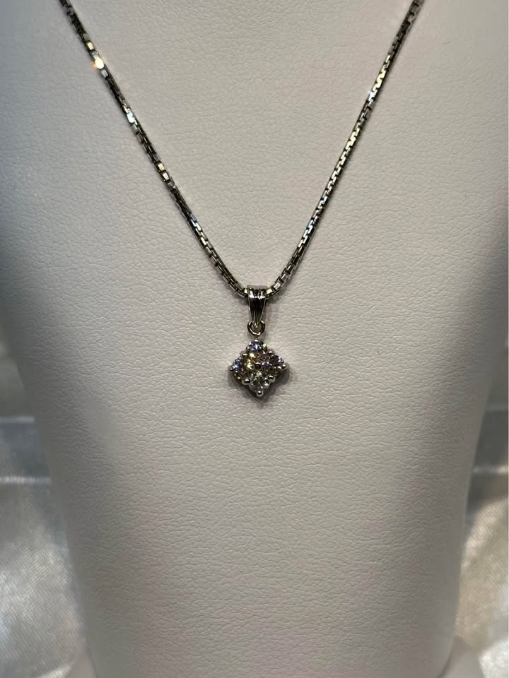18k Four Natural Diamond Pendant - photo 4