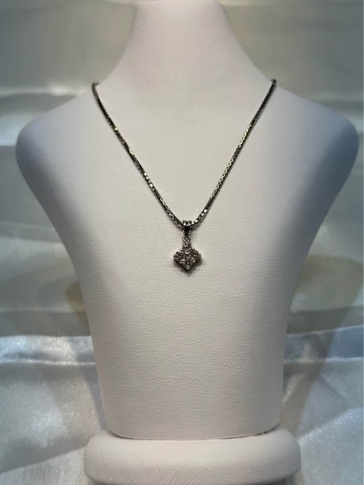 18k Four Natural Diamond Pendant - photo 5