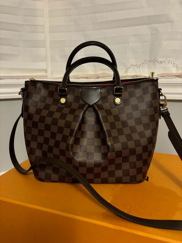 Louis vuttion purse image indicator(2)