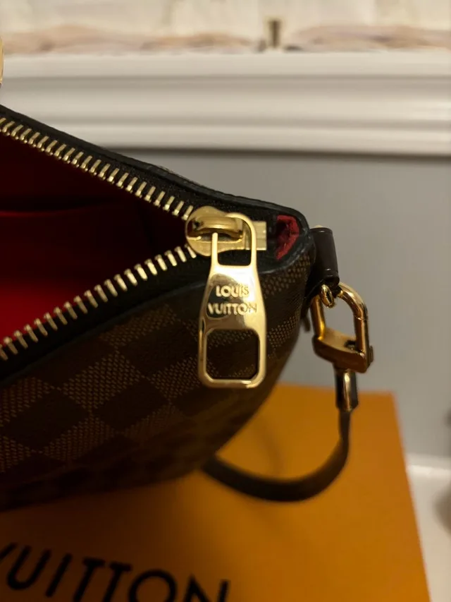 Louis vuttion purse image indicator(4)