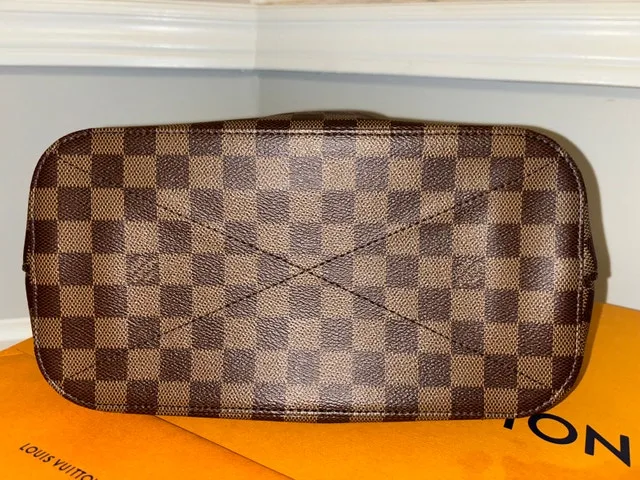 Louis vuttion purse image indicator(5)