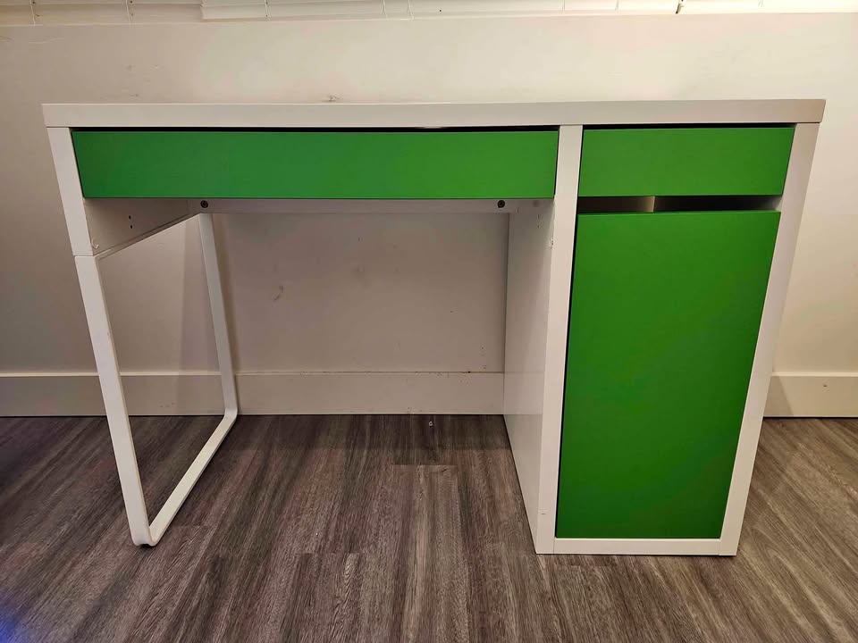 FREE IKEA Desk