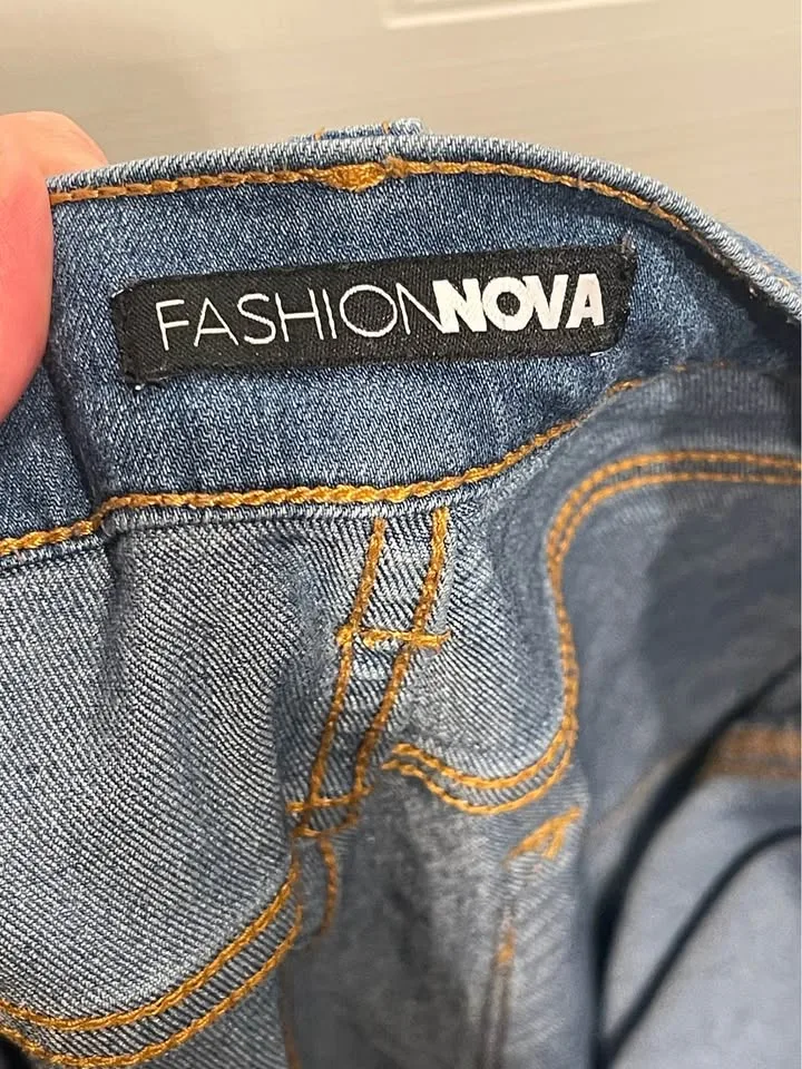 Fashion Nova Classic High Waist Skinny Jeans size 8 image indicator(6)