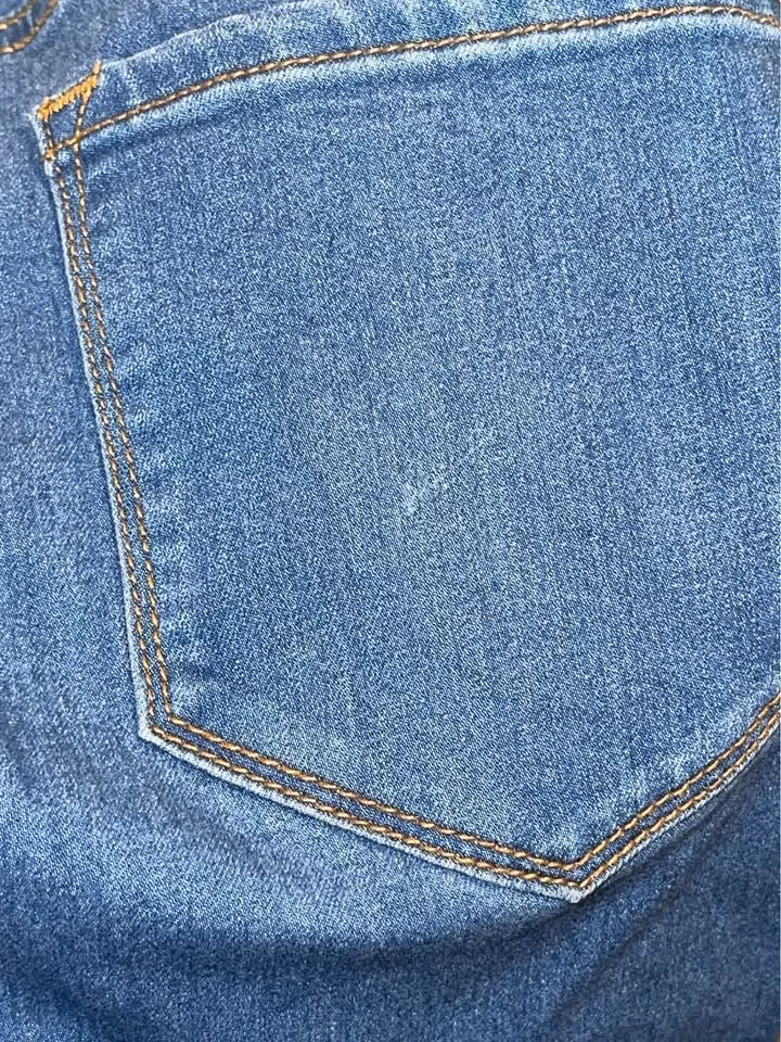 Fashion Nova Classic High Waist Skinny Jeans size 8 image indicator(8)