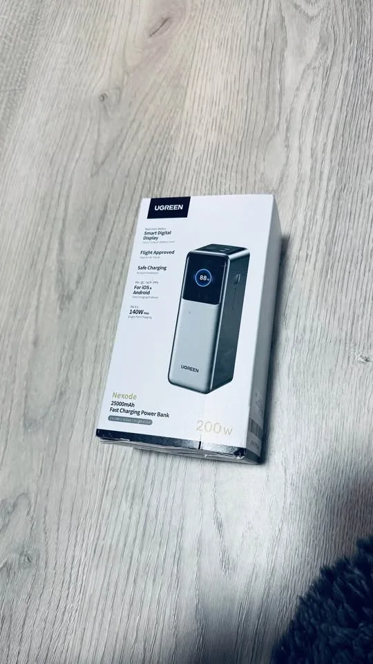 UGREEN 25,000mAh 140W USB-C Power Bank (Brand New) image indicator(4)