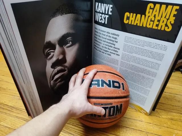 Memorable GIFT - collectible BOOK Hip-Hop-A cultural odyssey image indicator(4)