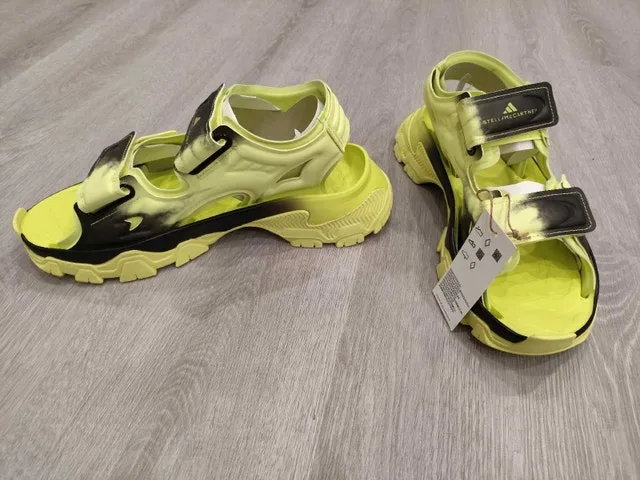 OFF SEASON SALE-adidas x Stella McCartney "HIKA SANDAL" image indicator(2)