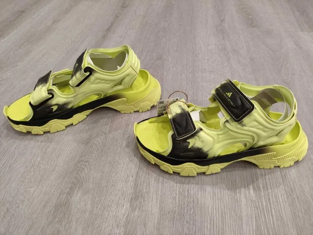 OFF SEASON SALE-adidas x Stella McCartney "HIKA SANDAL" image indicator(4)