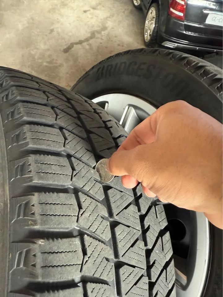 Bridgestone Blizzak Winter Tires + Rims & Hub Caps 205/55/16 image indicator(4)