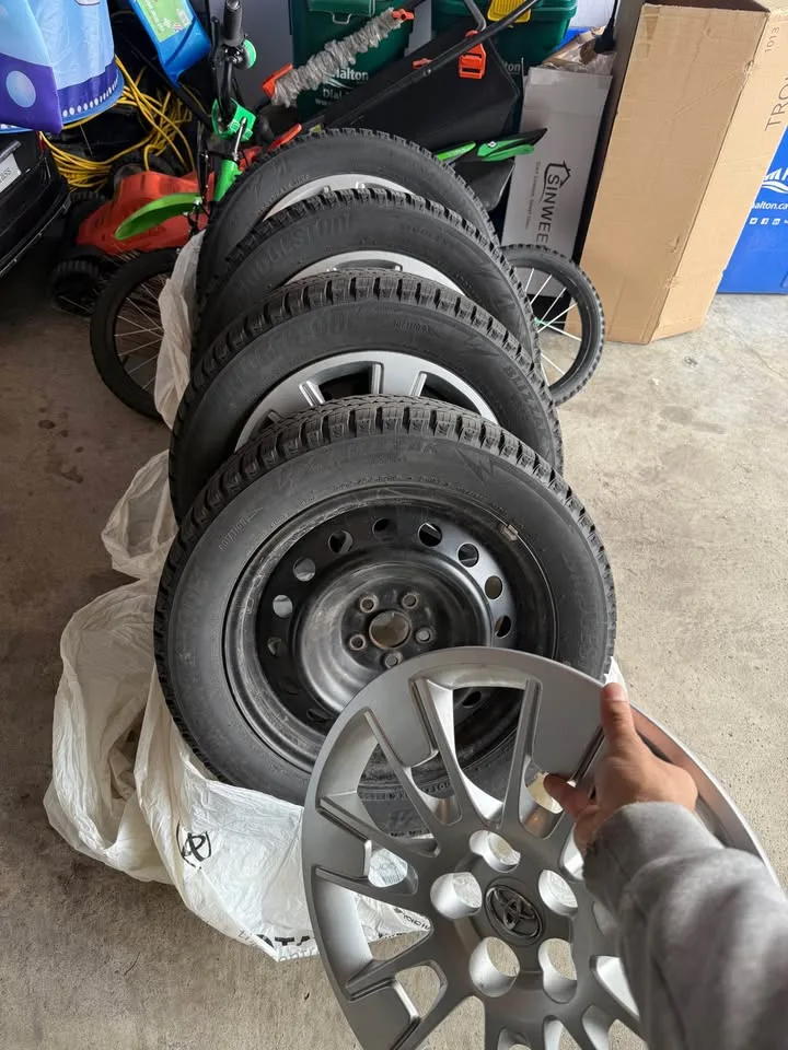 Bridgestone Blizzak Winter Tires + Rims & Hub Caps 205/55/16 image indicator(5)