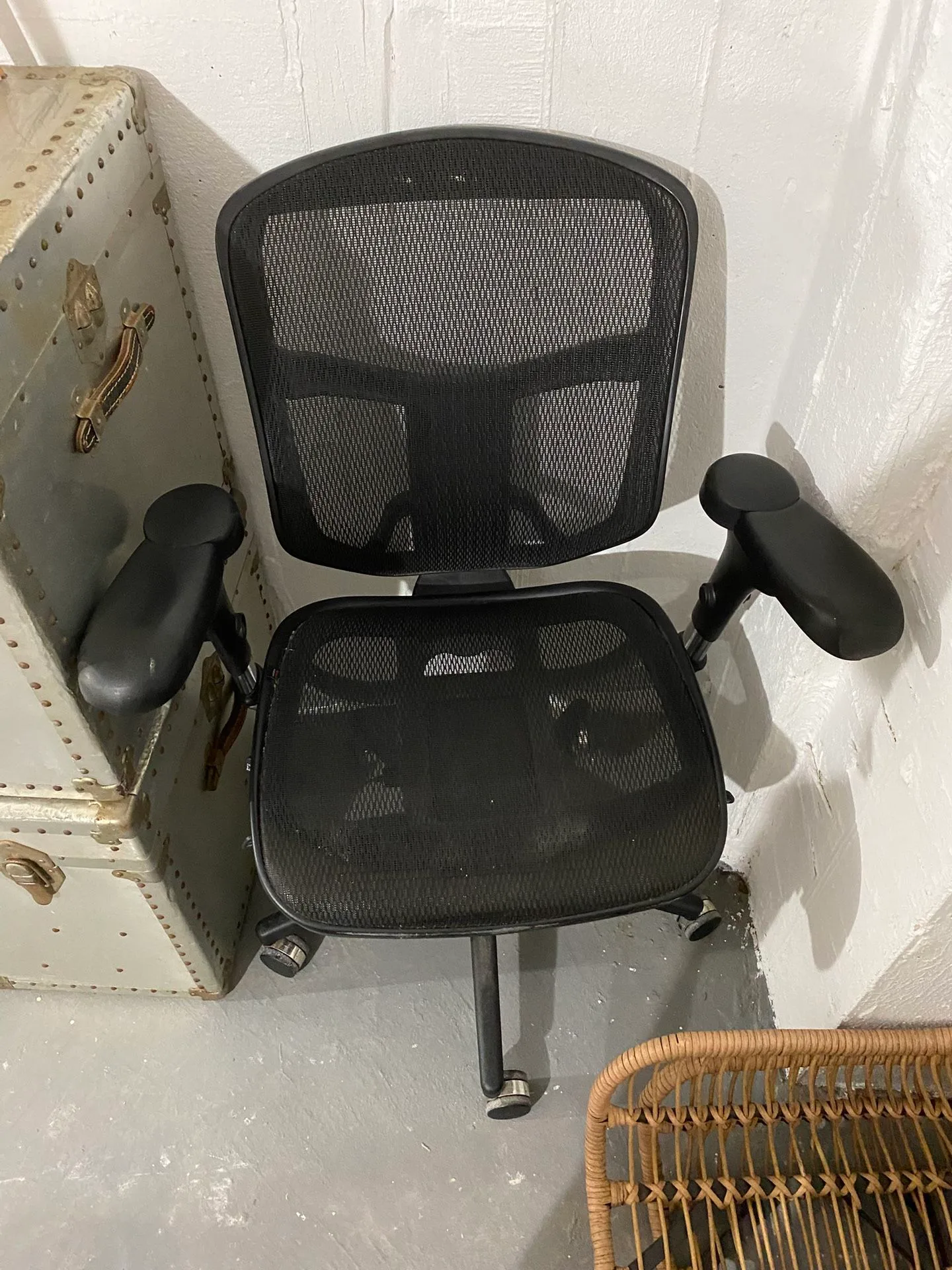 WorkPro Quantum 9000 Ergonomic Mesh Chair image indicator(5)