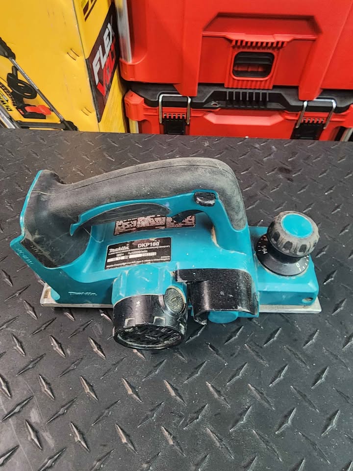 Makita 18v cordless planner - photo 2