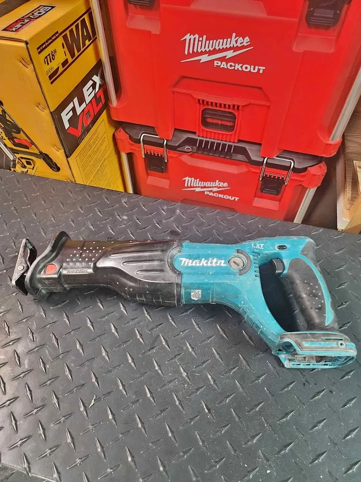 Makita cordless Sawzall 18v thumbnail