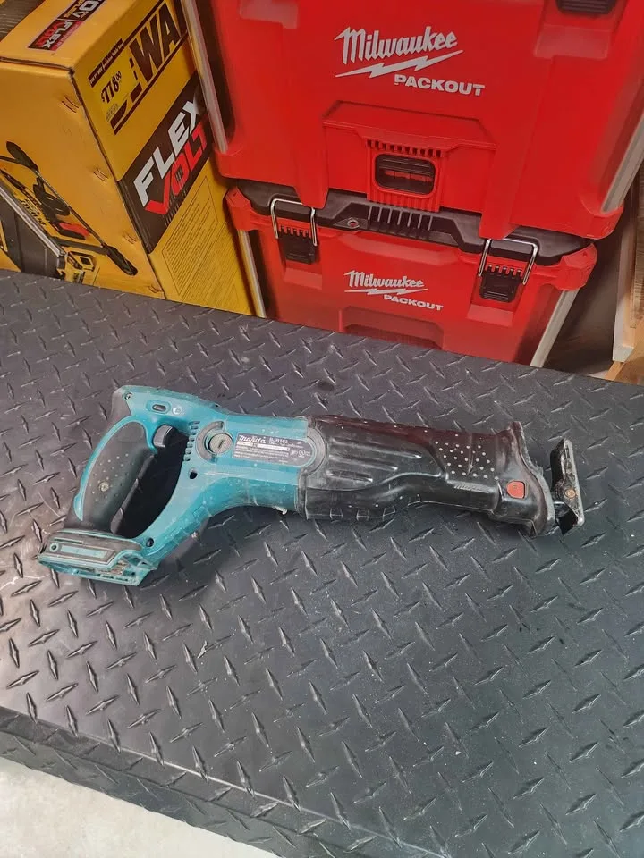 Makita cordless Sawzall 18v image indicator(2)