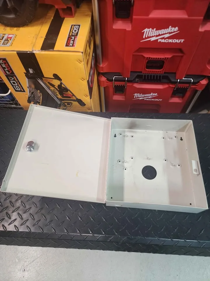 Metal electrical box with lock and 2 key image indicator(2)