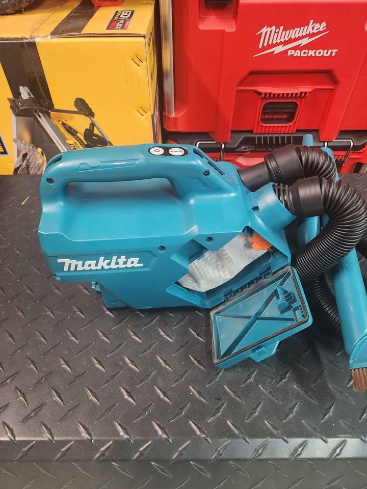 Makita 18v cordless car vacuum/blower - photo 3