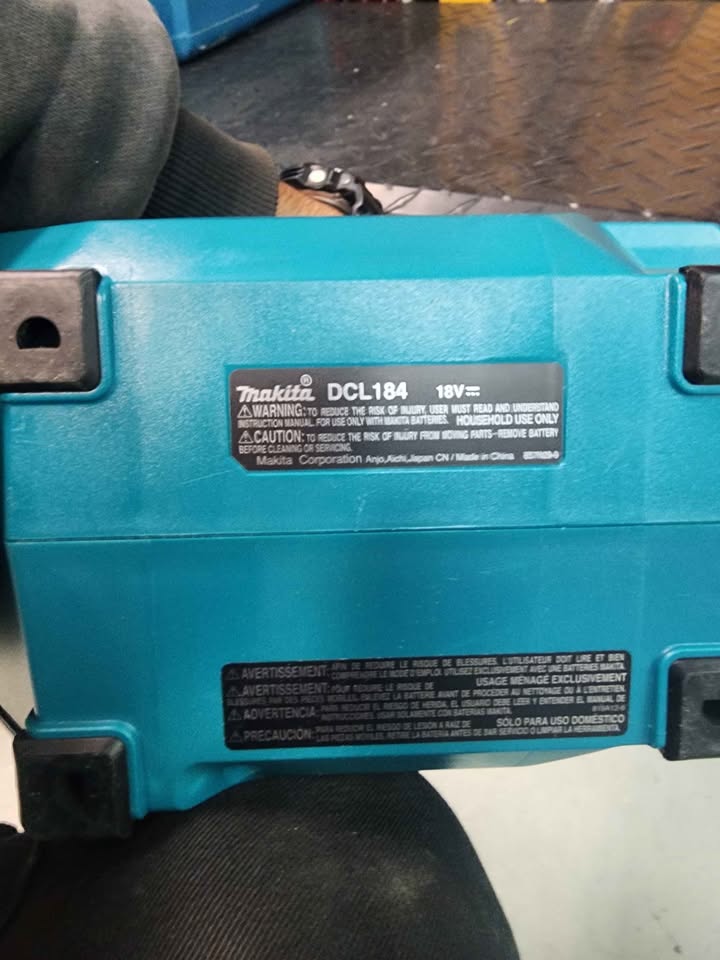 Makita 18v cordless car vacuum/blower - photo 5