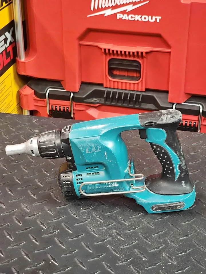 Makita 18v cordless drywall screw gun thumbnail