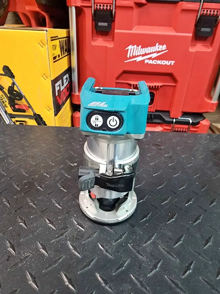 Makita 18v cordless router thumbnail