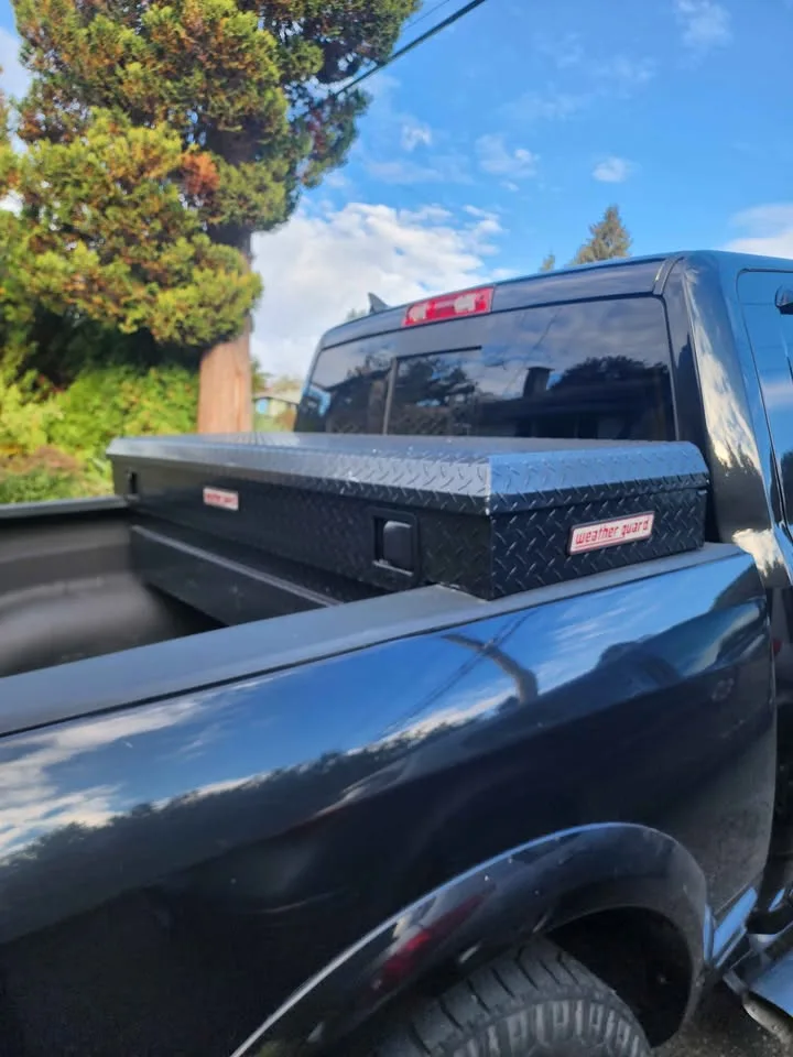 Weather Guard Truck Tool Box – Excellent Condition image indicator(2)