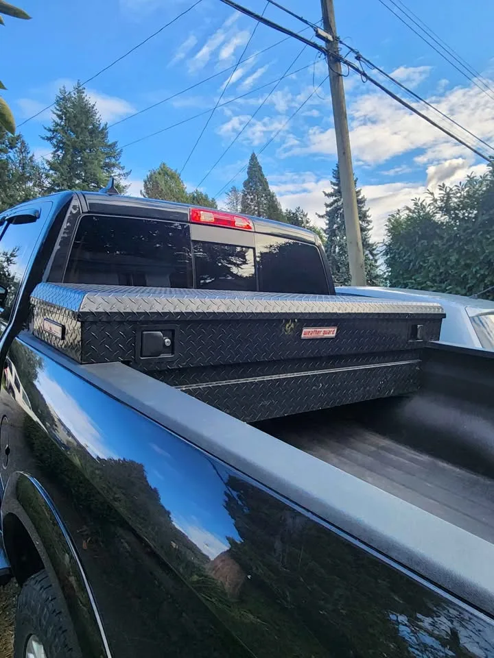 Weather Guard Truck Tool Box – Excellent Condition image indicator(3)