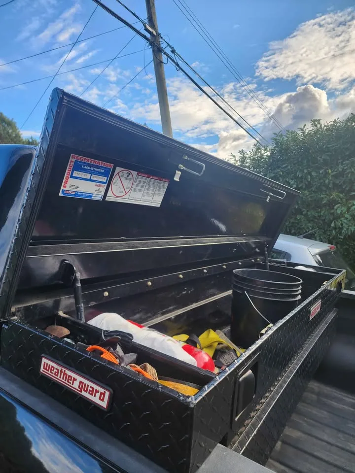 Weather Guard Truck Tool Box – Excellent Condition image indicator(4)