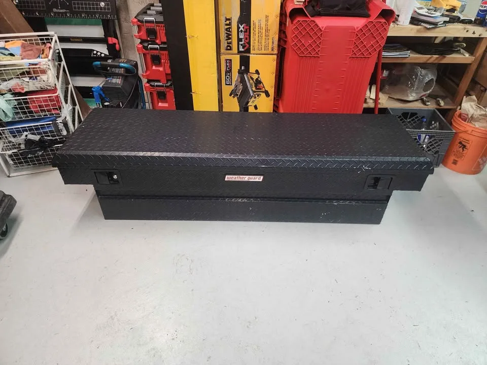 Weather Guard Truck Tool Box – Excellent Condition image indicator(9)
